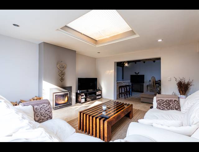 4 BEDROOM HOUSE FOR SALE IN WEST BEACH